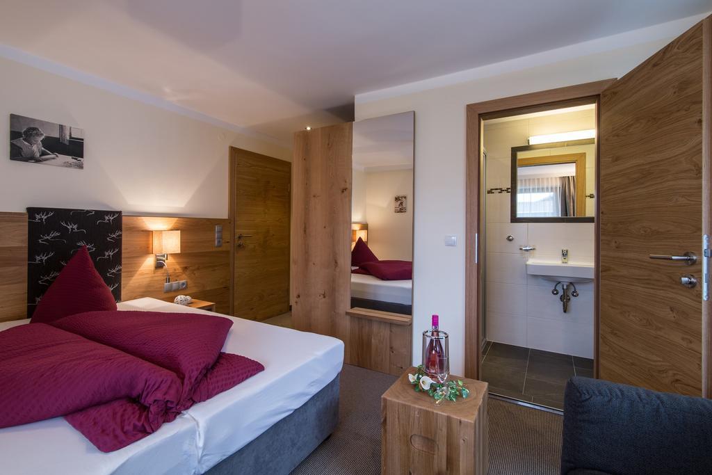 Haus Hochland Hotell Tux Exteriör bild